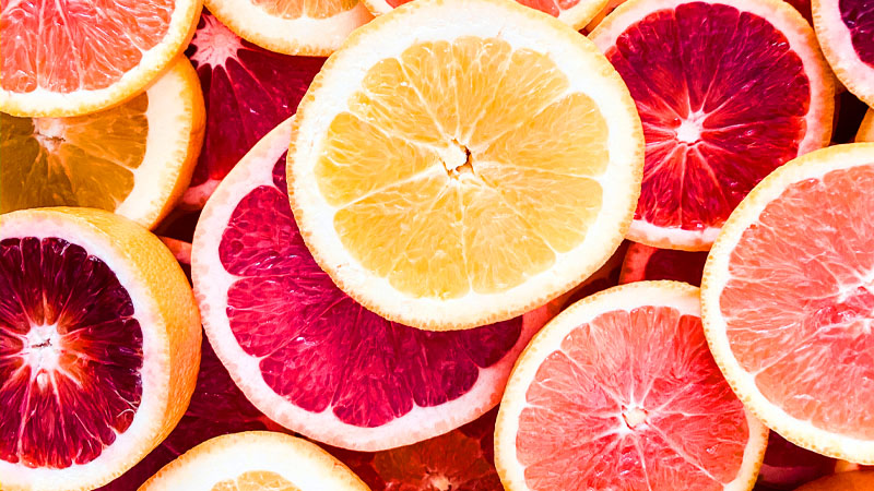 warme-farben-fruechte Zitronen und Orangen aufgeschnitten